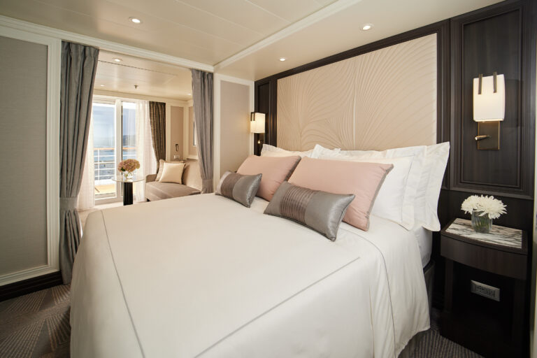 RSSC_GRANDEUR_DELUXE_VERANDA_SUITE_#678_0293